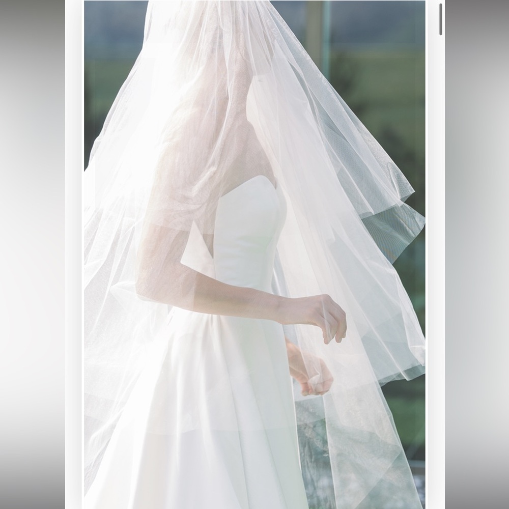 TONI FEDERICI Ivory Bridal Veil with Comb